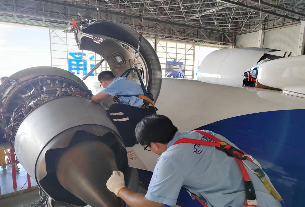 【護(hù)航暑運(yùn)】雙機(jī)突遇故障 發(fā)動(dòng)機(jī)車(chē)間72小時(shí)緊急搶修.jpg